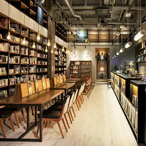 3* Hotel Lamp Light Books Fukuoka